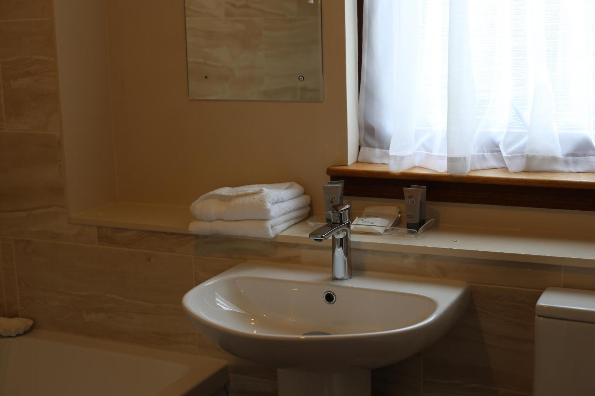 Pitlochry Dundarach Hotel Room photo