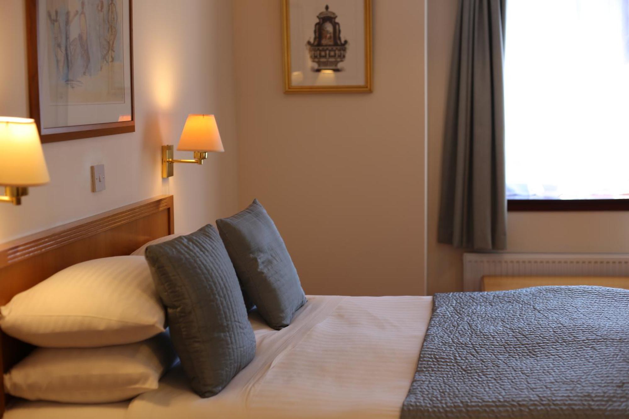 Pitlochry Dundarach Hotel Room photo