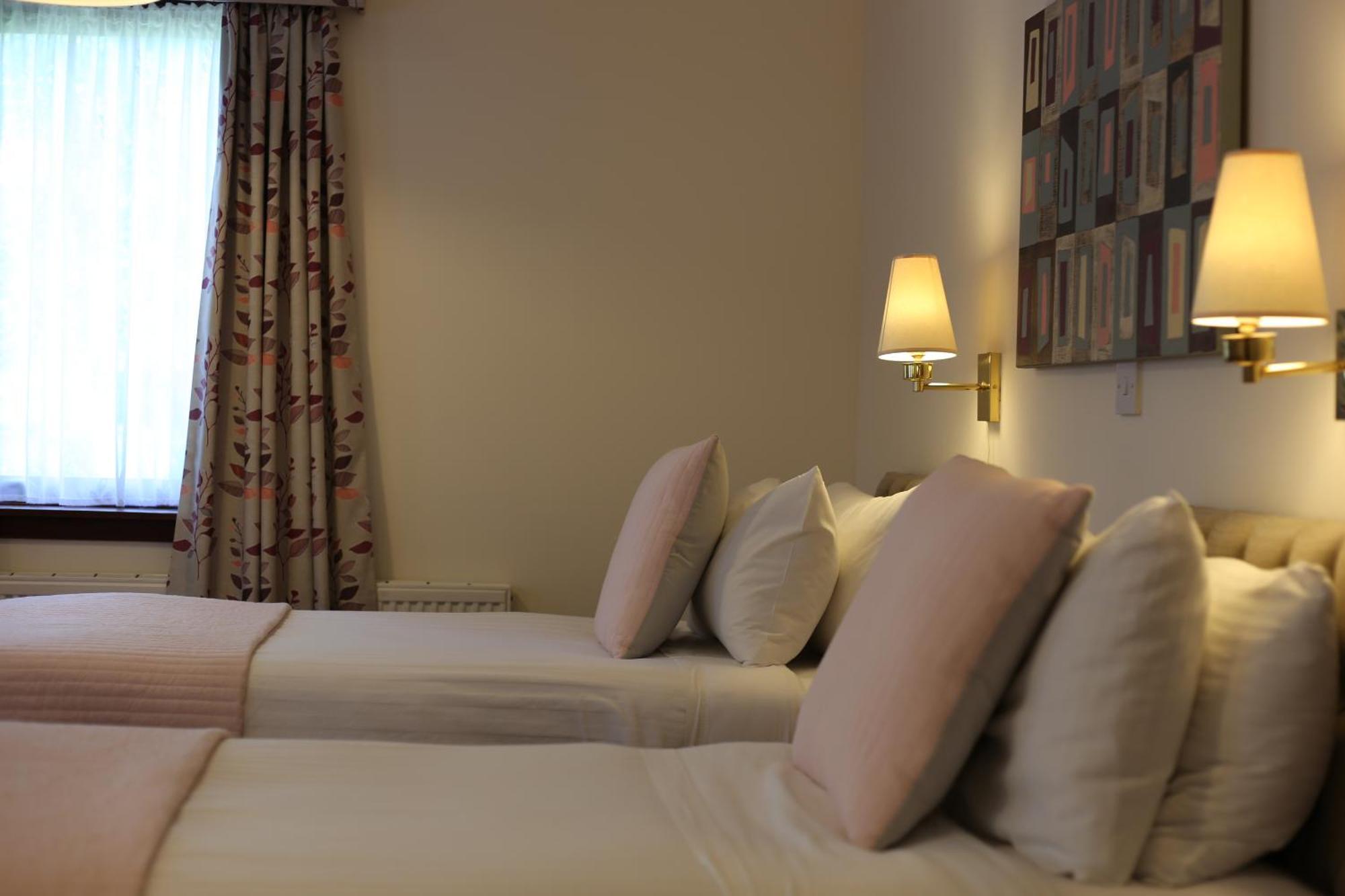 Pitlochry Dundarach Hotel Room photo