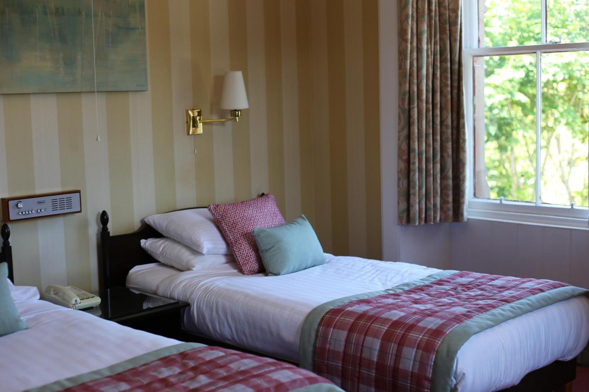 Pitlochry Dundarach Hotel Room photo