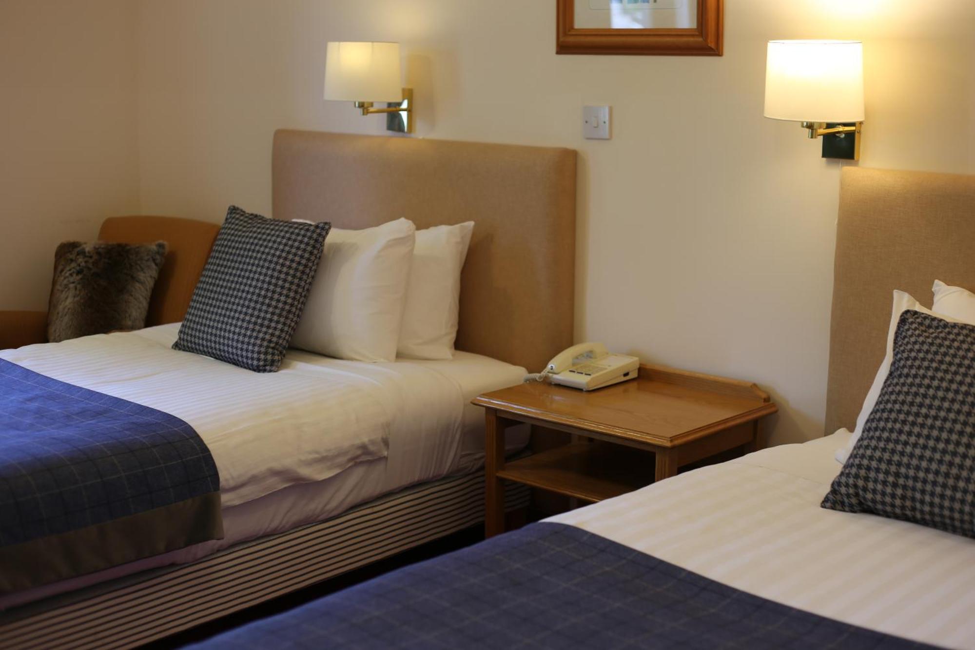 Pitlochry Dundarach Hotel Room photo